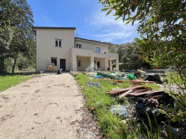 casa indipendente in vendita a Ronciglione