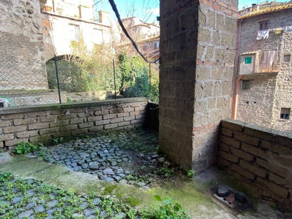 negozio in vendita a Ronciglione