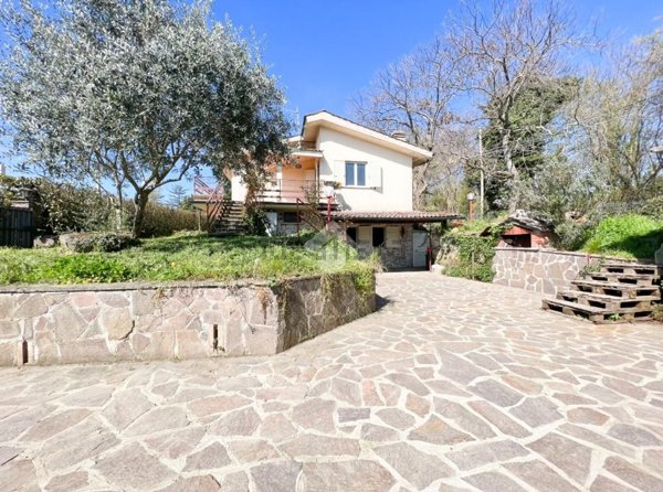 casa indipendente in vendita a Ronciglione