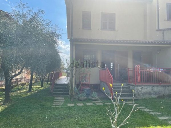 casa indipendente in vendita a Ronciglione
