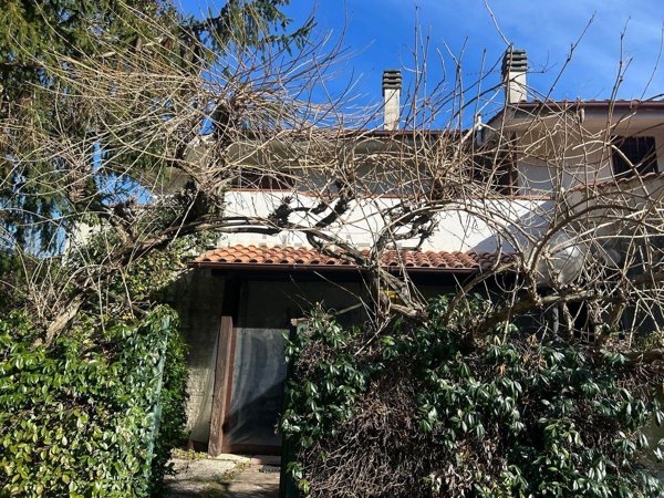 casa indipendente in vendita a Ronciglione