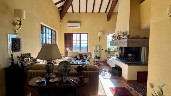 casa indipendente in vendita a Ronciglione