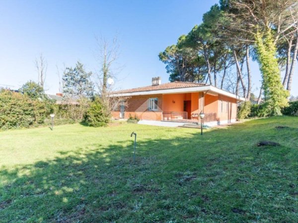 casa indipendente in vendita a Ronciglione