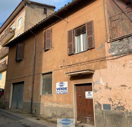 casa indipendente in vendita a Ronciglione