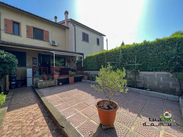 casa indipendente in vendita a Ronciglione