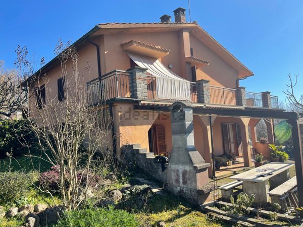 casa indipendente in vendita a Ronciglione