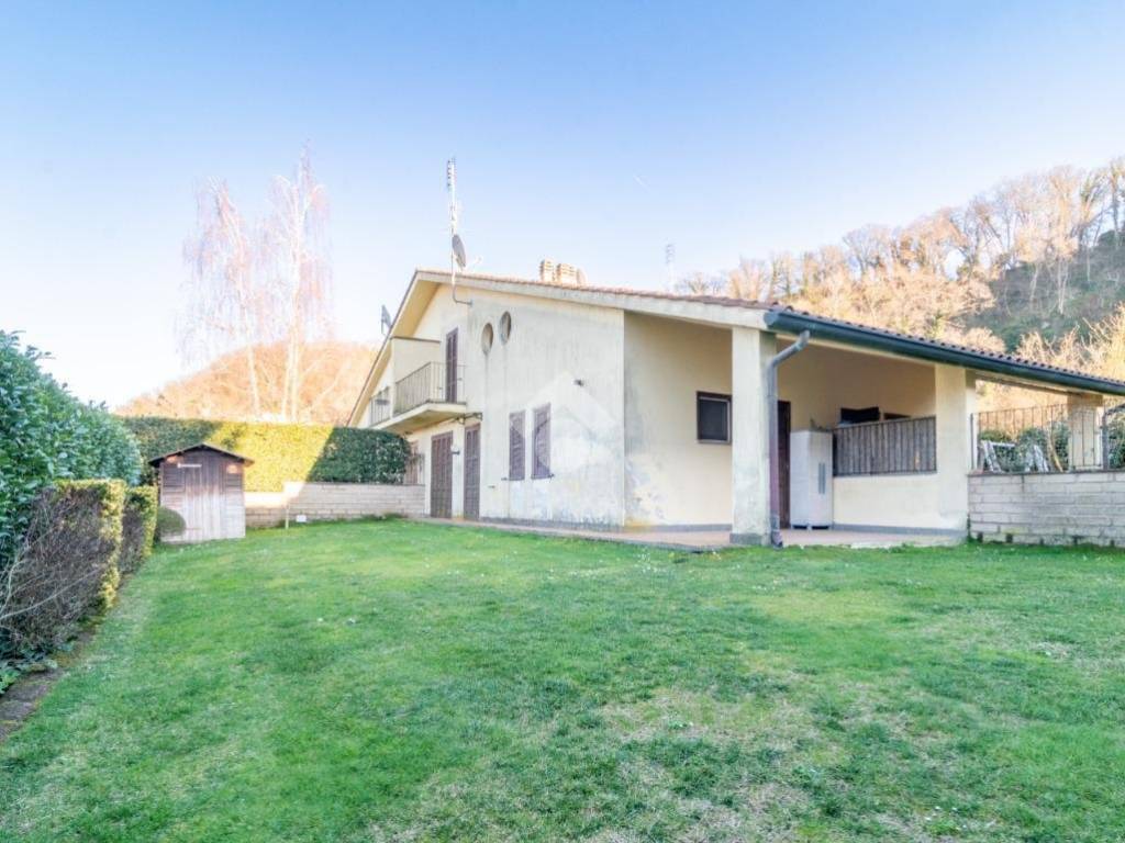 casa indipendente in vendita a Ronciglione