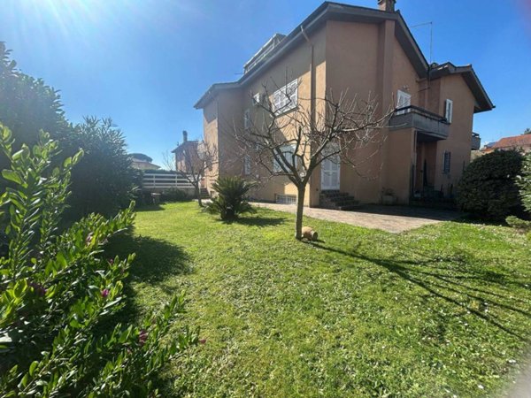 casa indipendente in vendita a Ronciglione