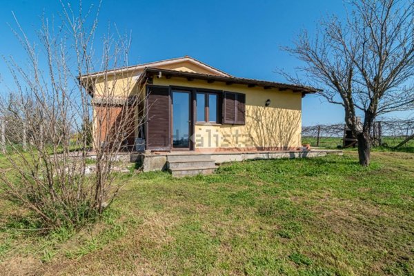 casa indipendente in vendita a Ronciglione