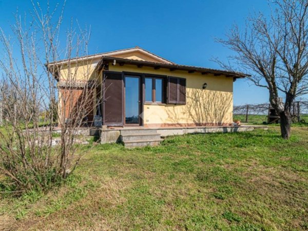 casa indipendente in vendita a Ronciglione