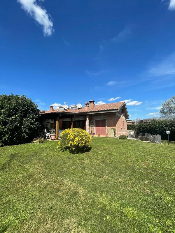 casa indipendente in vendita a Ronciglione