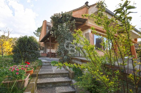 casa indipendente in vendita a Ronciglione