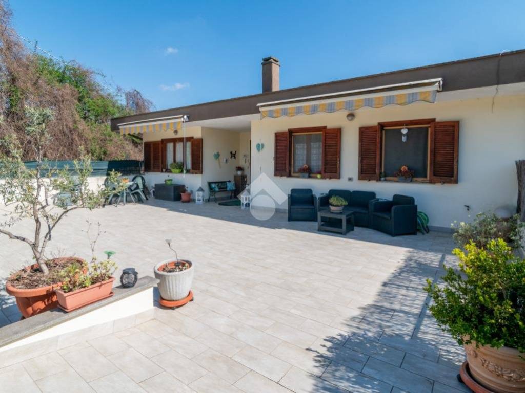 casa indipendente in vendita a Ronciglione