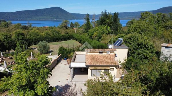 casa indipendente in vendita a Ronciglione