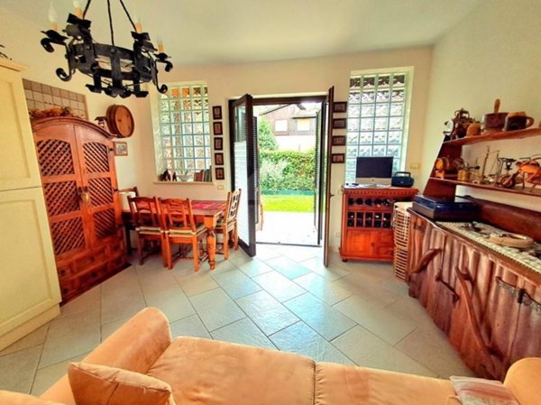 casa indipendente in vendita a Ronciglione