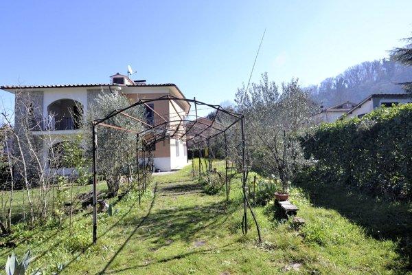 casa indipendente in vendita a Ronciglione