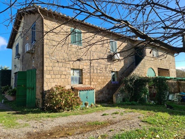 casa indipendente in vendita a Ronciglione