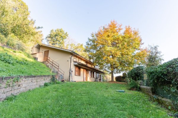 casa indipendente in vendita a Ronciglione