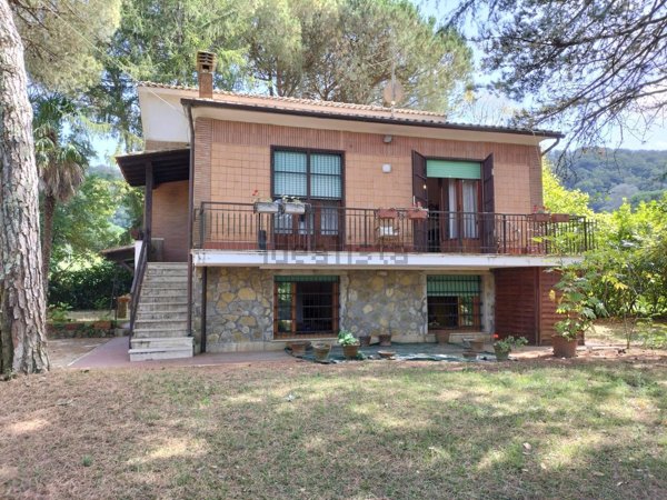 casa indipendente in vendita a Ronciglione