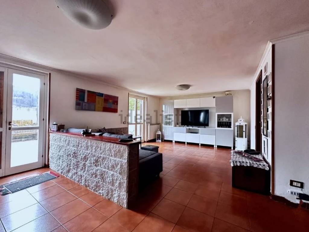 casa indipendente in vendita a Ronciglione