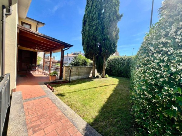 casa indipendente in vendita a Ronciglione
