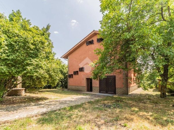 casa indipendente in vendita a Ronciglione