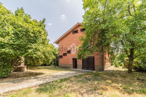 casa indipendente in vendita a Ronciglione