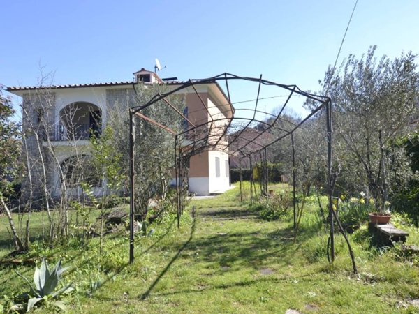 casa indipendente in vendita a Ronciglione