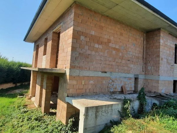 casa indipendente in vendita a Ronciglione
