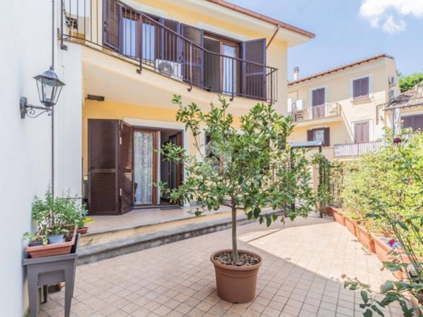 casa indipendente in vendita a Ronciglione