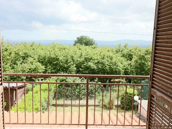 casa indipendente in vendita a Ronciglione