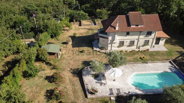 casa indipendente in vendita a Ronciglione