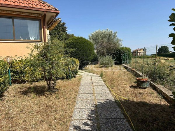 casa indipendente in vendita a Ronciglione