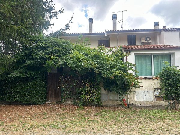 casa indipendente in vendita a Ronciglione