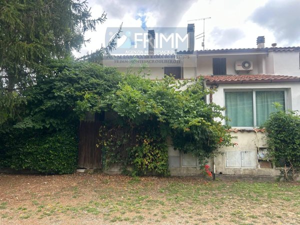 casa indipendente in vendita a Ronciglione