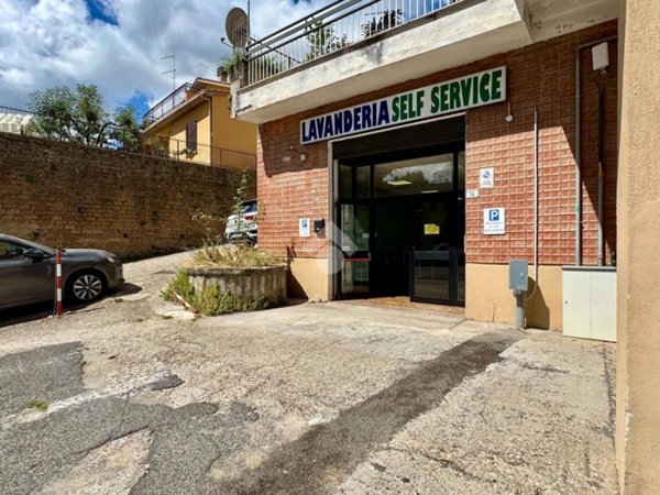 negozio in vendita a Ronciglione