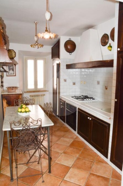 intera palazzina in vendita a Ronciglione