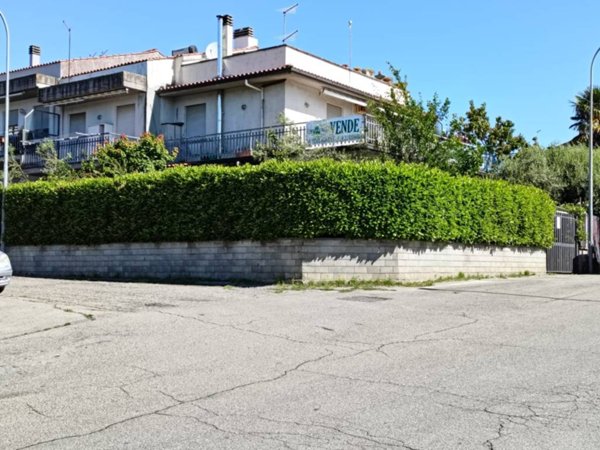 casa indipendente in vendita a Ronciglione