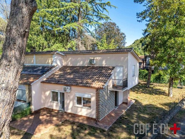 casa indipendente in vendita a Ronciglione