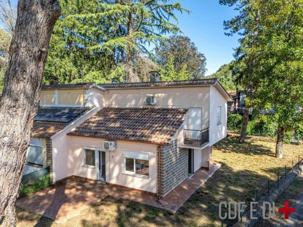 casa indipendente in vendita a Ronciglione