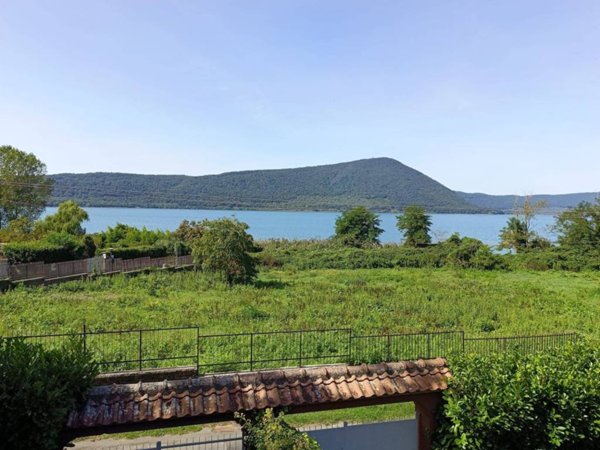 casa indipendente in vendita a Ronciglione
