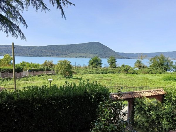 casa indipendente in vendita a Ronciglione