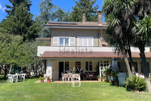 casa indipendente in vendita a Ronciglione