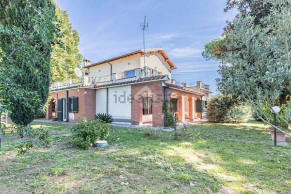casa indipendente in vendita a Ronciglione