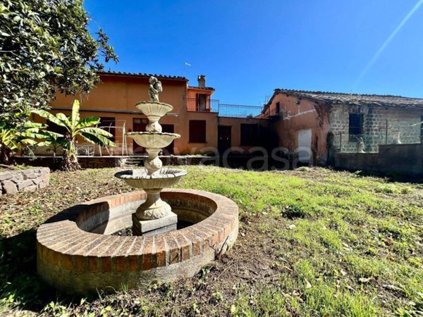 casa indipendente in vendita a Ronciglione