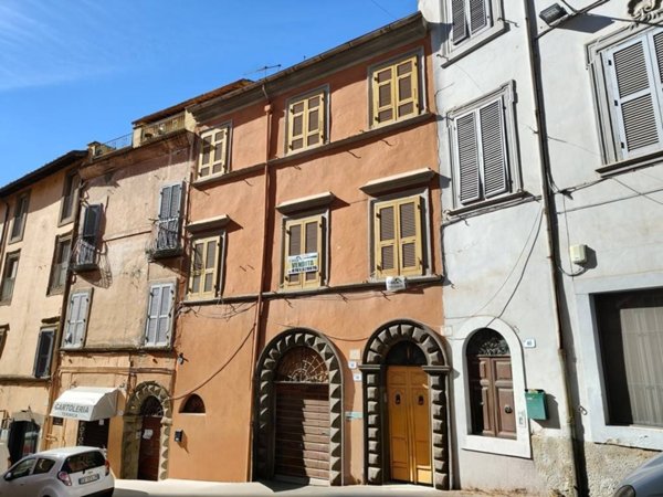 casa indipendente in vendita a Ronciglione