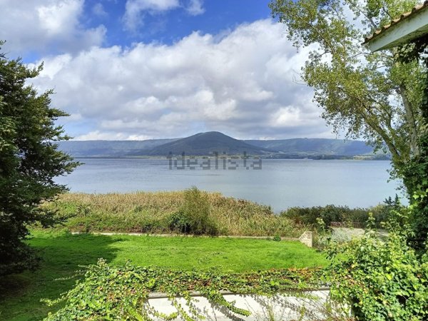 casa indipendente in vendita a Ronciglione