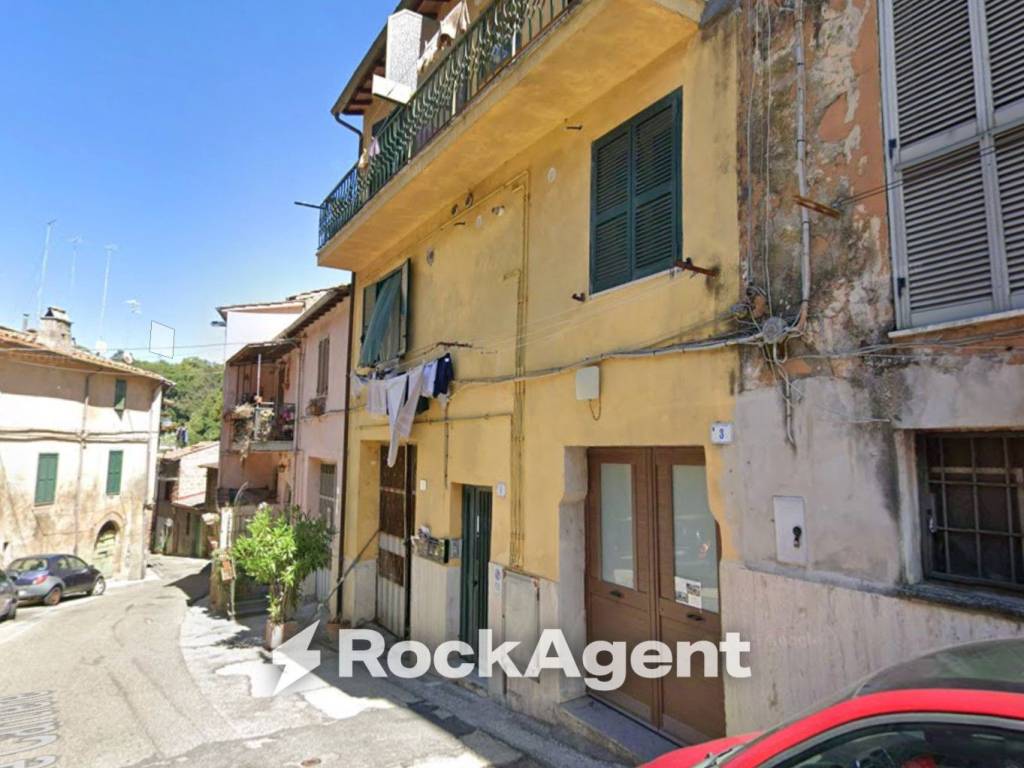 locale commerciale in vendita a Ronciglione
