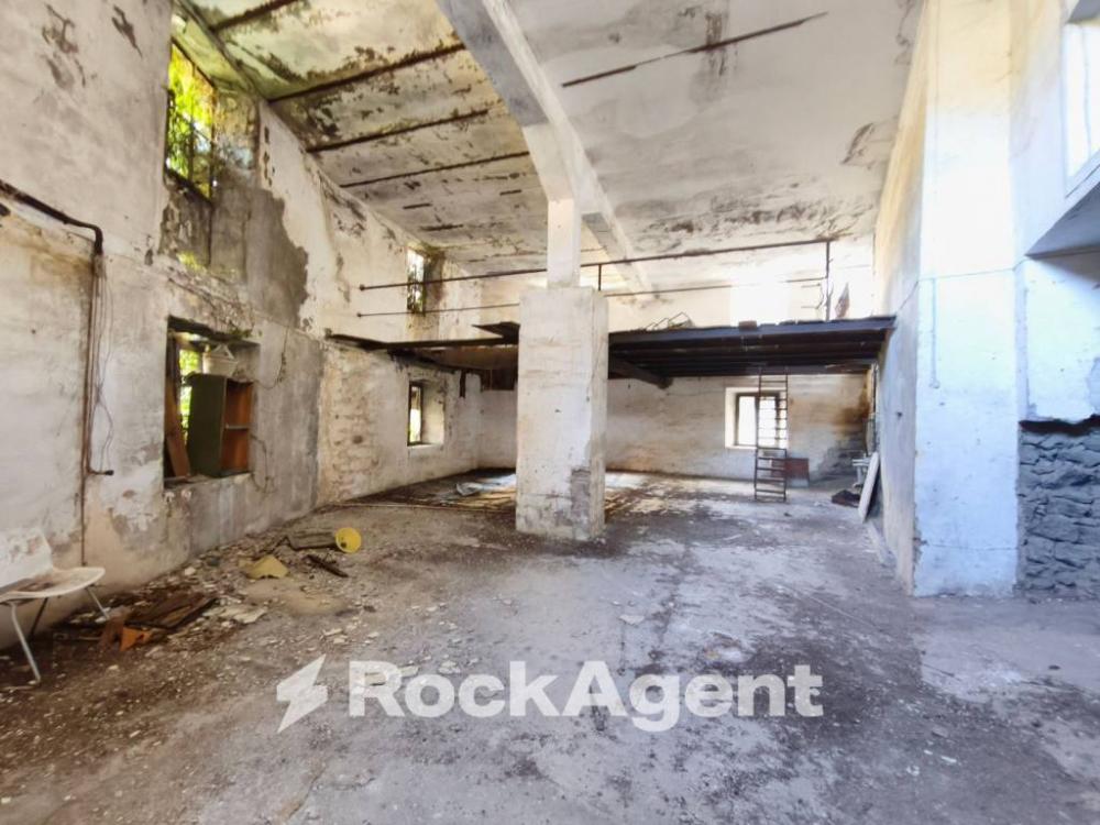 locale commerciale in vendita a Ronciglione