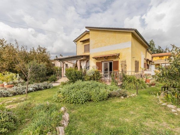 casa indipendente in vendita a Ronciglione